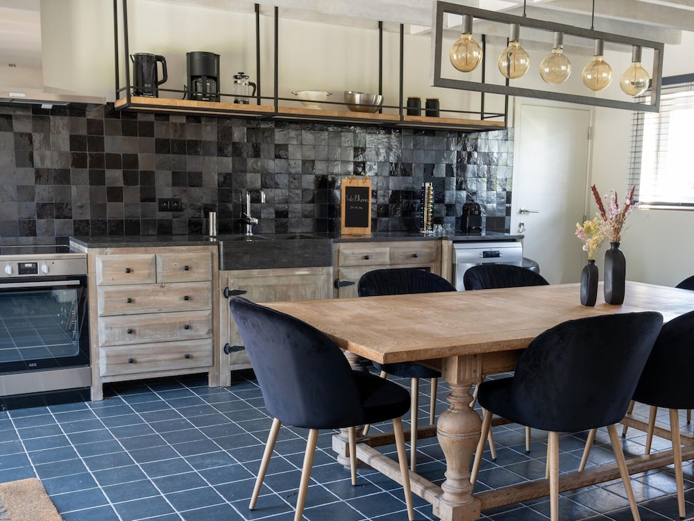 Heritage House 2 km From the Beach in Lissewege