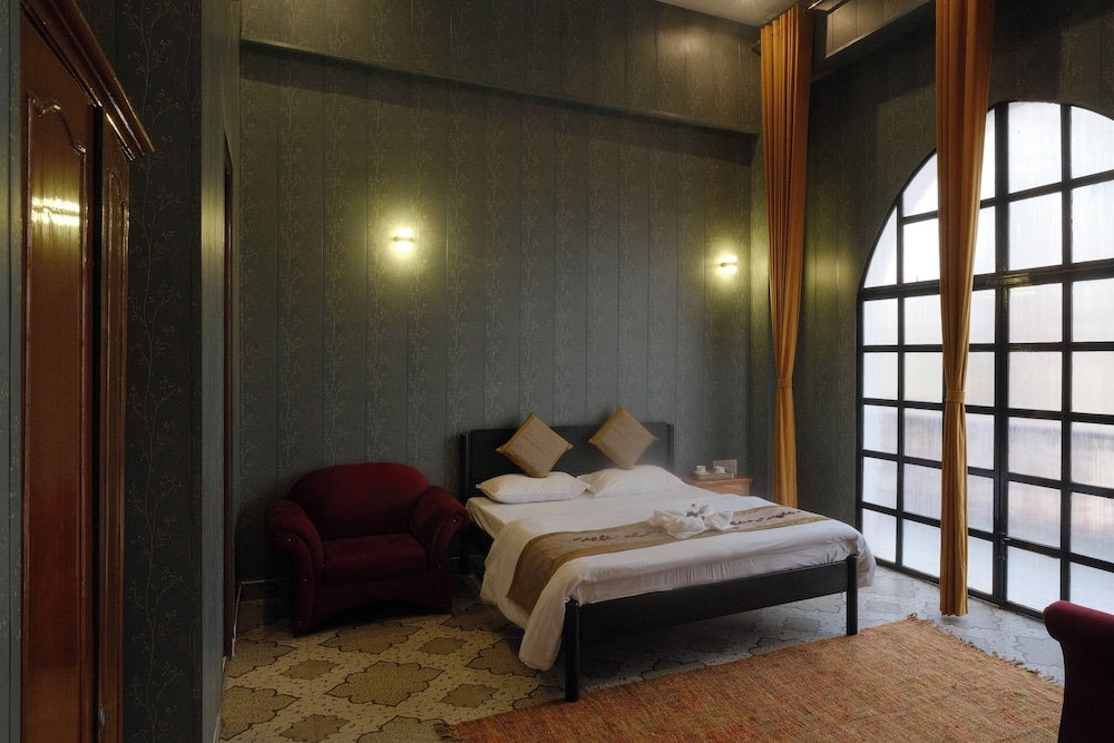 Qila Hotel