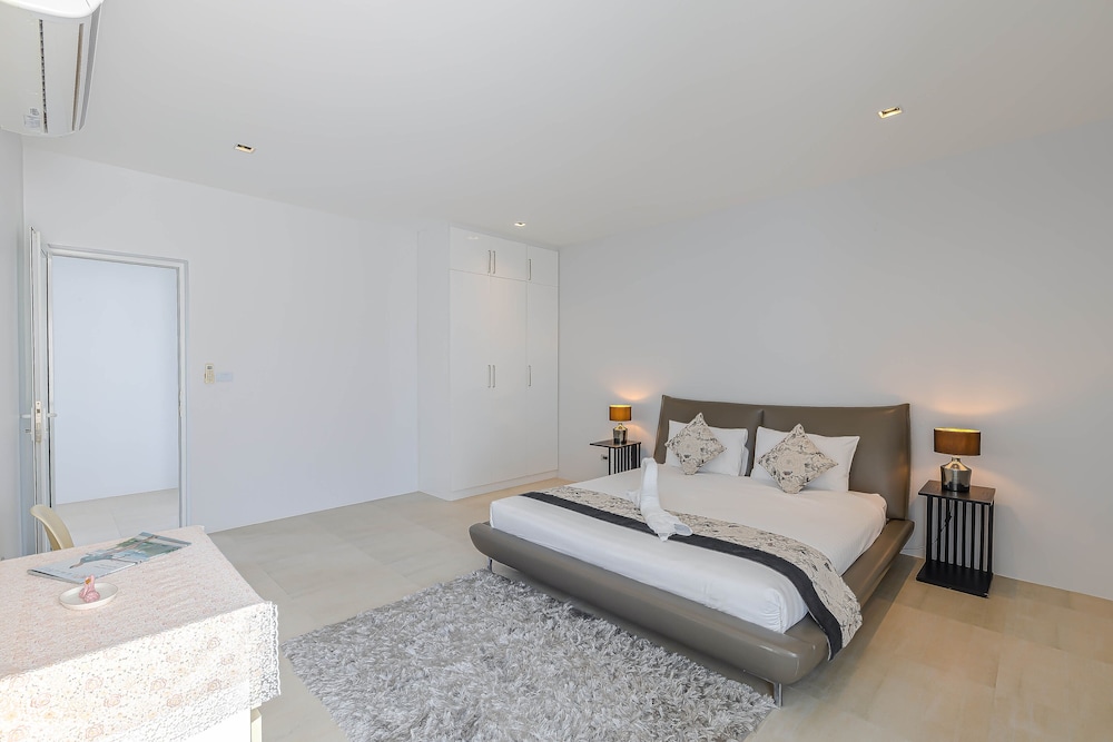 Luxury Modern 4 BR Pool Villa - PH111 view 3