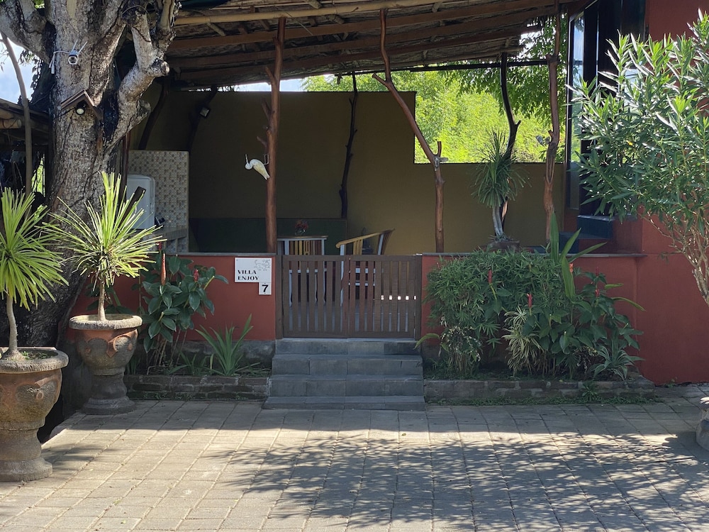 Villa Anjing 2
