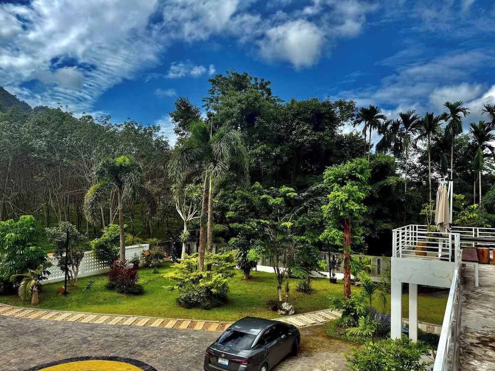 Beautiful Villa Between Jungle, sea and Mountain