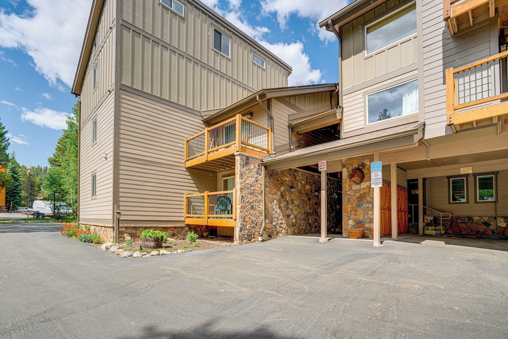 Walk to Slopes & Main St: Cozy Breckenridge Condo!