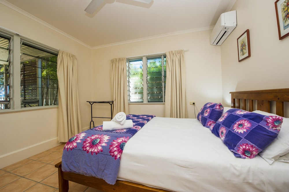Picnic Bay Apartments Unit 1 view 4