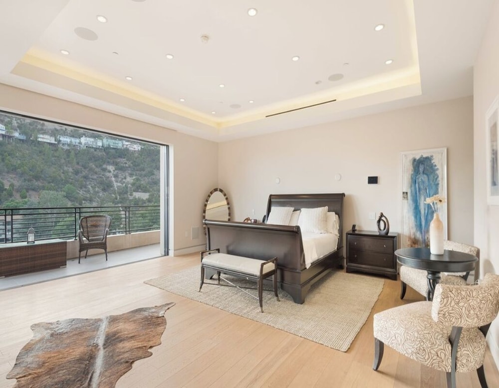 Zorada - Private Hollywood Hills Luxury With Endless Amenities and City Views