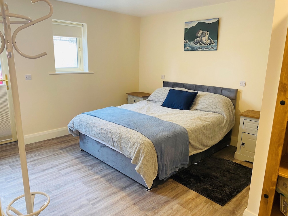 Brand new 2 Bedroom Home Overlooking Kenmare Bay Estuary