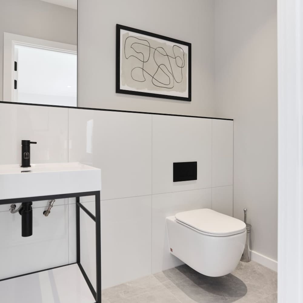The Brondesbury Hideaway - Stylish 3bdr Flat With Balcony Parking