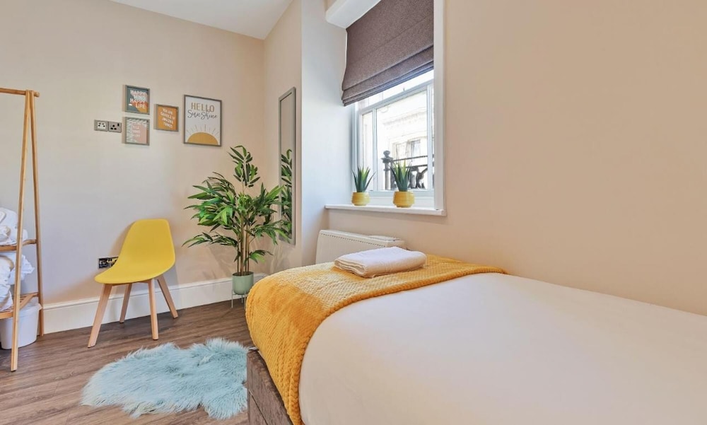 City Heights One Bedroom Modern apt 100 Metres From Seafront view 4