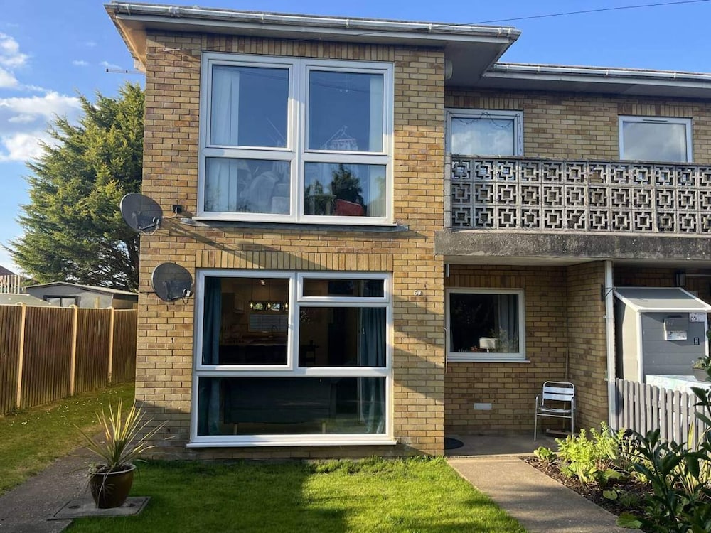 Seaside Haven Retreat - 2 Bedroom Apartment