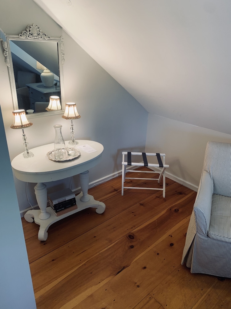 The Orchard House: Inn, Ice Cream, Cafe