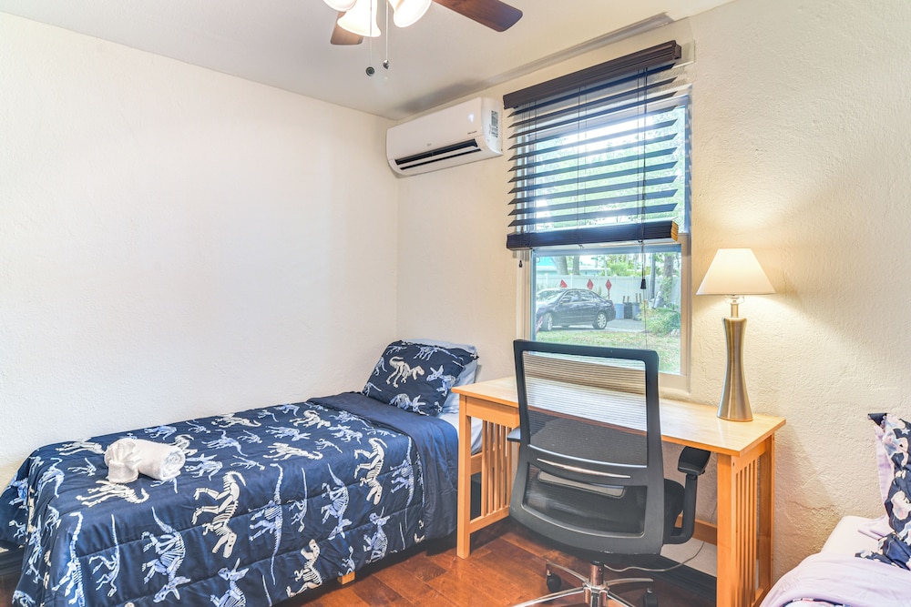 2 Mi to Beach: Family Getaway w/ Yard in St Pete!