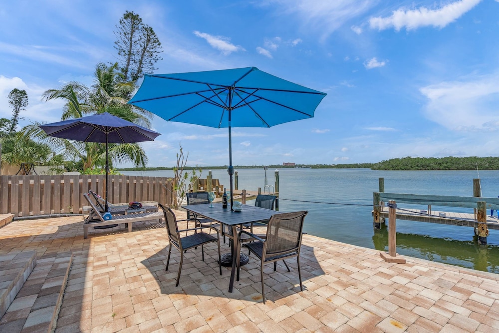 Coastal Breeze Siesta Entire 4-unit Complex With Dock