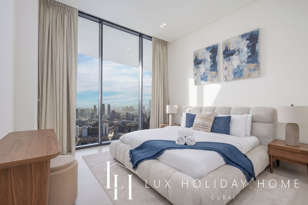 LUX The Phantom Sky Pool Suite