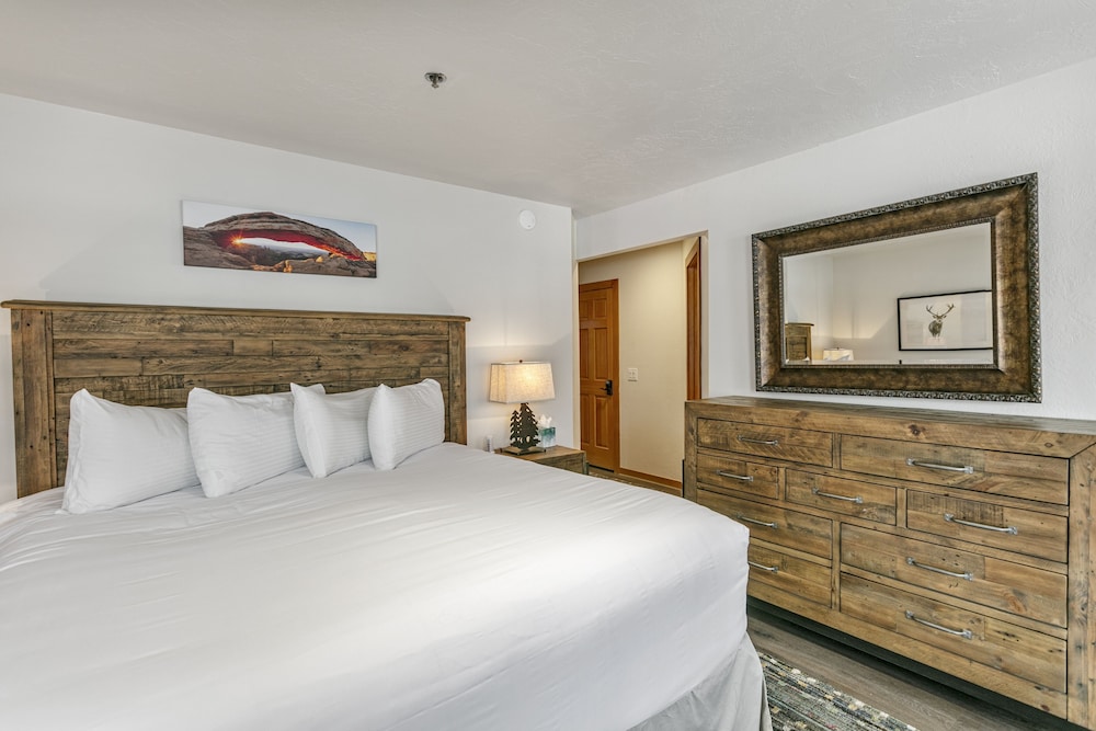 11 - Two Bedroom with Spa Enclave 2 Condo