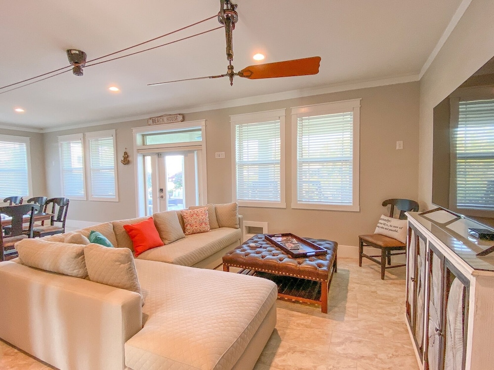 135 Island Escape: 5br Home W/ Pool And Spa! 5 Bedroom Home