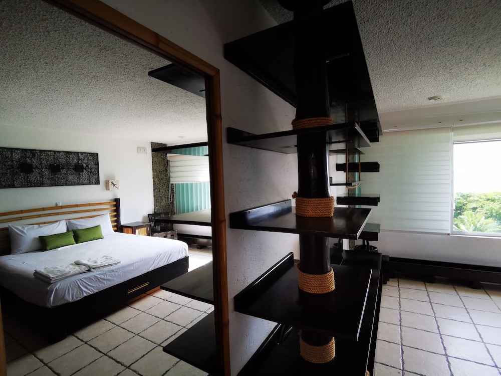 Brisas Beachfront Studios In Hotel Zone