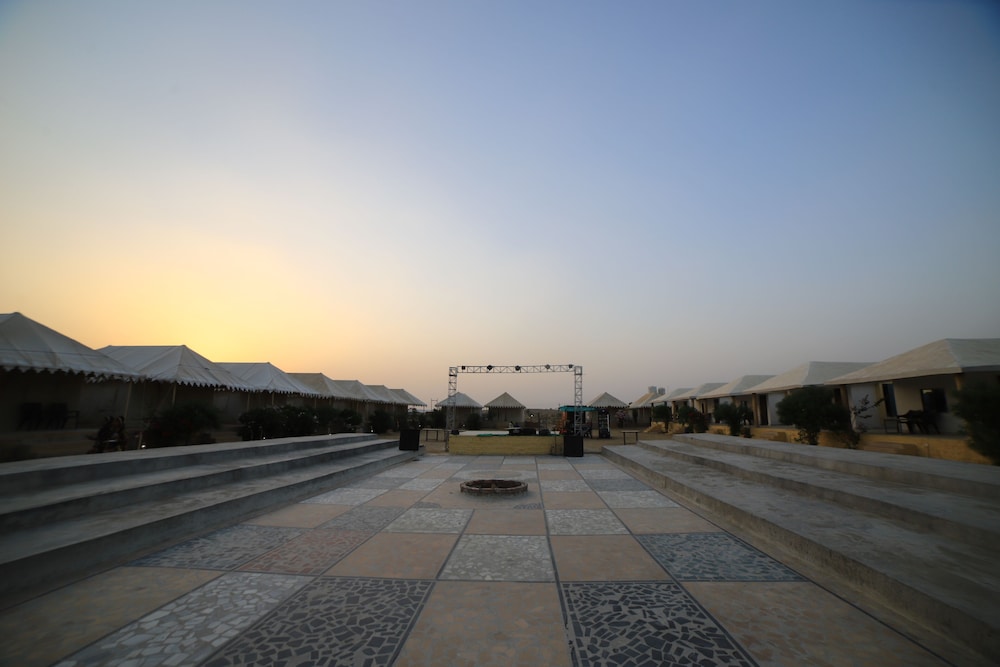 Sunrise Desert Resort