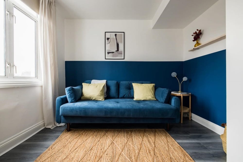 Stylish 2 Bedroom Apartment - Shepherd s Bush