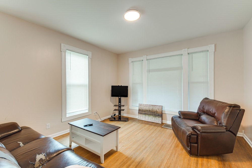 < 1 Mi to Main St: Quiet Apartment in Galesburg!