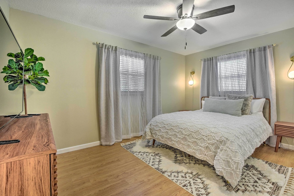 8 Mi to Beaches: Bradenton Home w/ Poolside Oasis! view 4