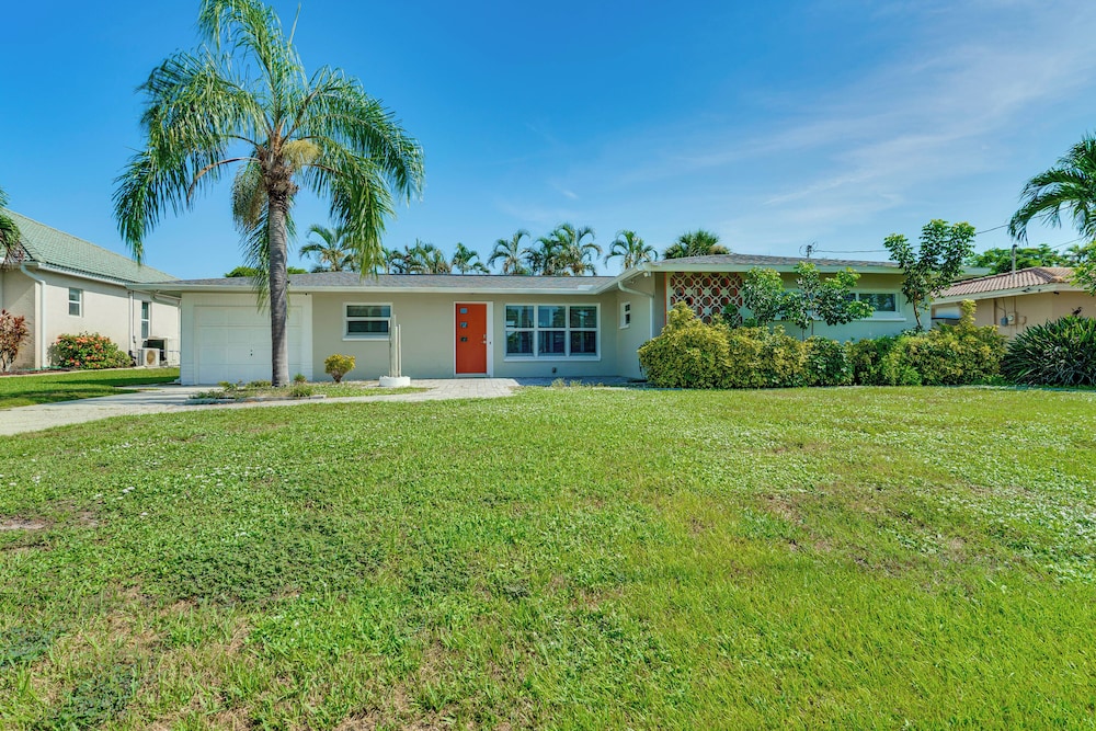 2 Mi to Beach: Canal-front Retreat in Cape Coral!