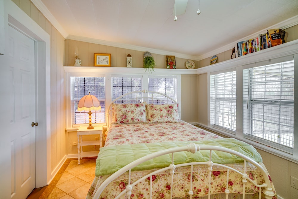 Lakefront Jonesville Cabin w/ Dock  Fire Pit! - Property Image 27