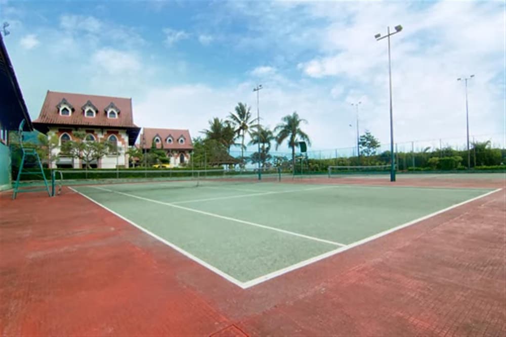 Royal Hotel and Villa Batu