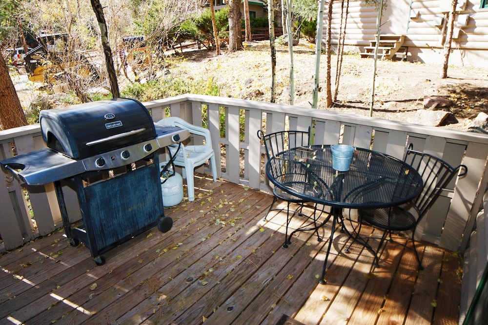 Sunnyside Knoll: 12 1 Bedroom Apts - Property Image 9