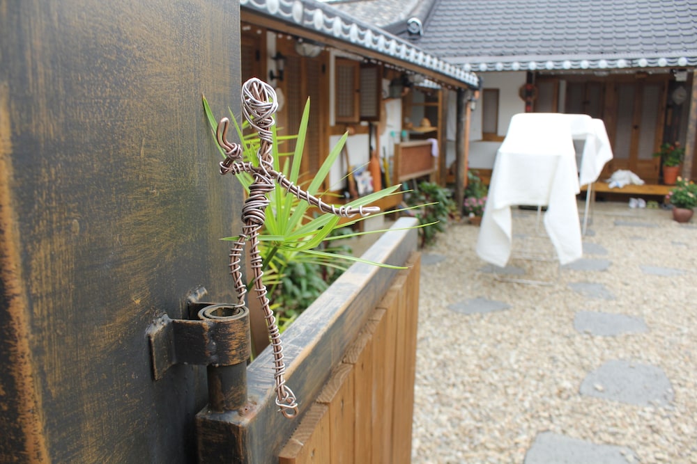Hohomom Guesthouse