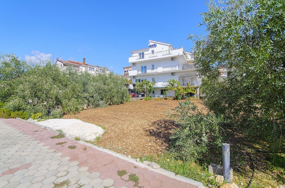 Ljuba - Nice Garden - A1 view 5