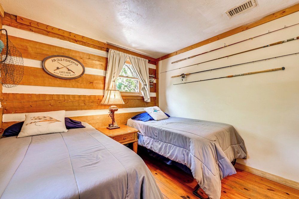 Spacious Sebring Family Cabin w/ Fun Barn + Yard!