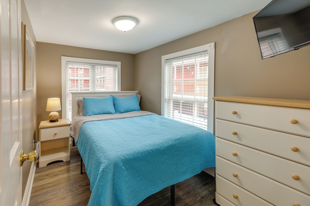 Steps to Shore: Newly Renovated Dewey Beach Home!
