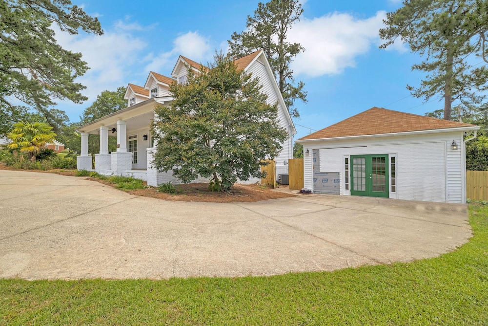 Augusta Getaway Near Masters Porch Swing Deck