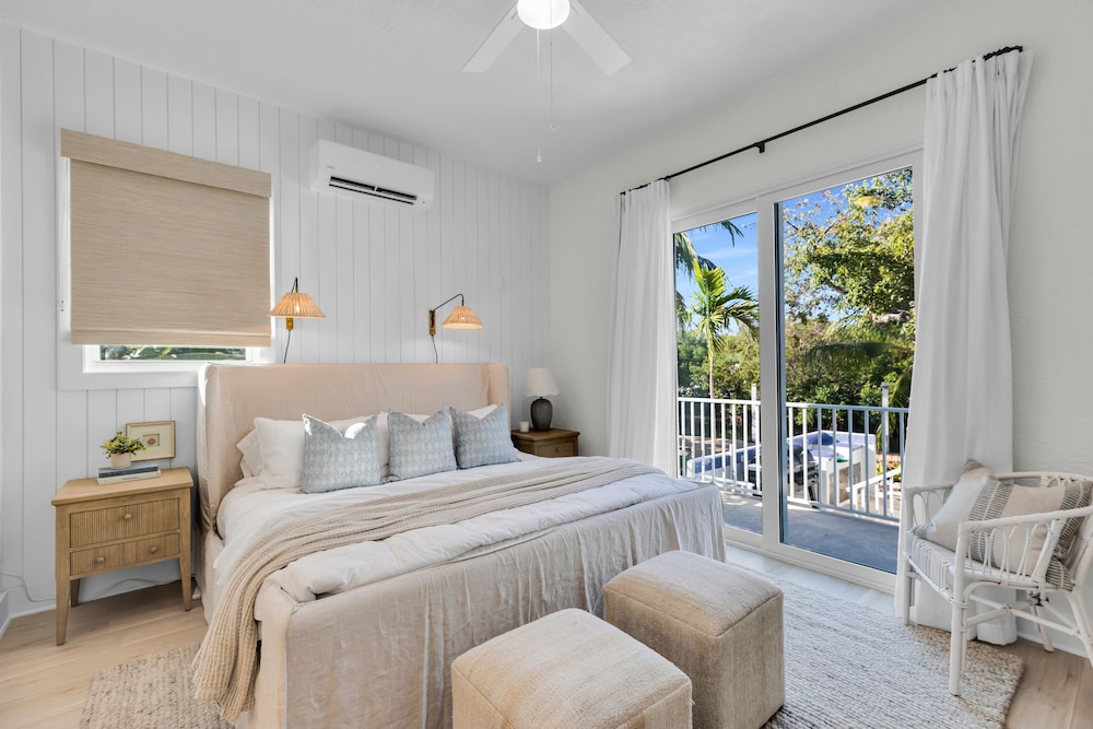 New Listing! Reel Joy Waterfront Luxe With Pool And Private Dock 4 Bedroom Home