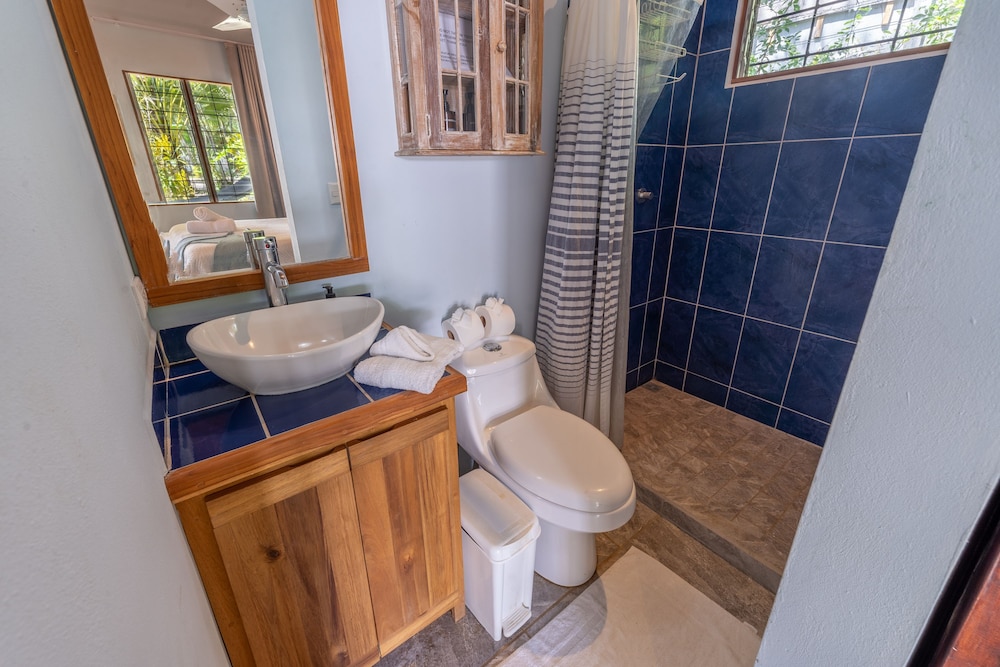 Casa Bonita - 5BR With Pool Walk to Beach