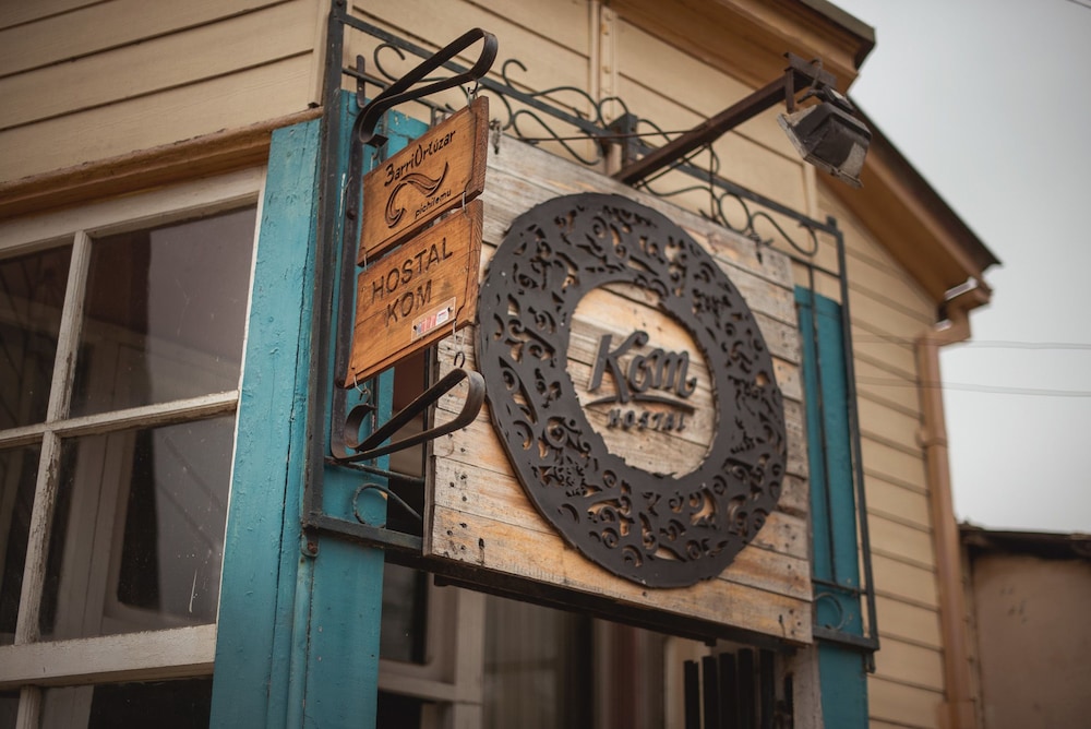 Kom Hostal - Hostel