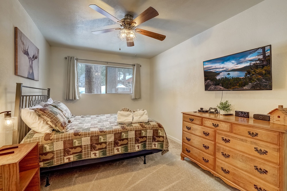 Whispering Pines Cabin - Family and pet Friendly Abode view 3