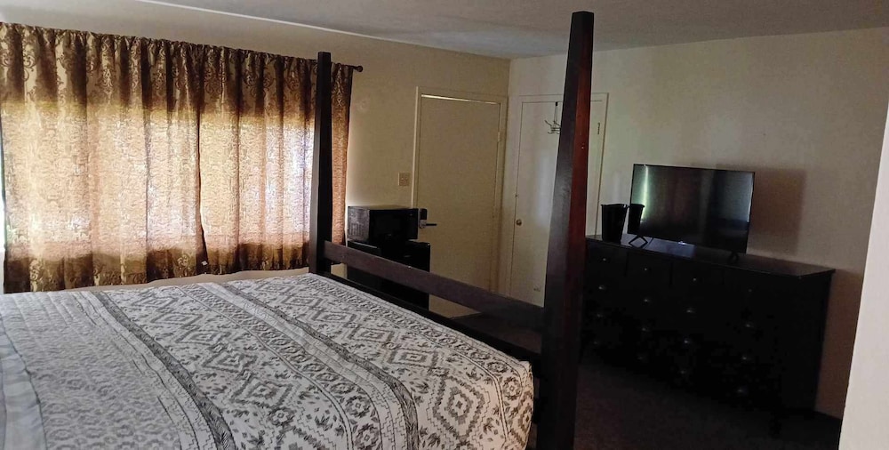 Leesville Vacations - Indian Creek Lodge - Property Image 2