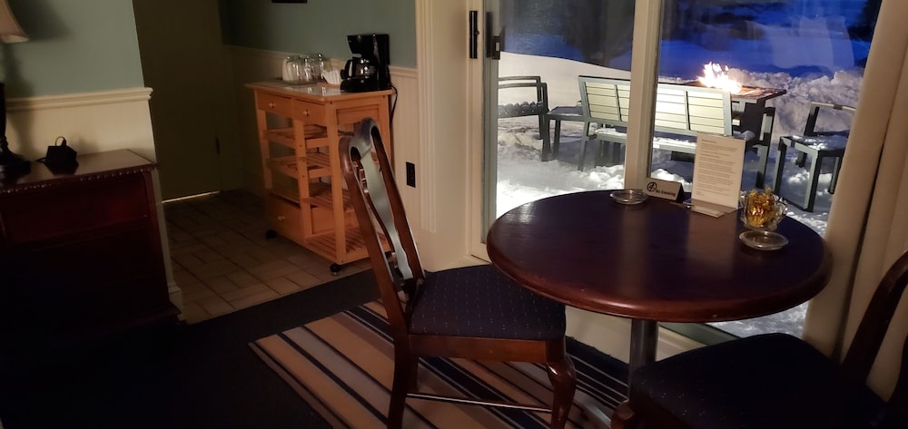 Amherst Shore Country Inn