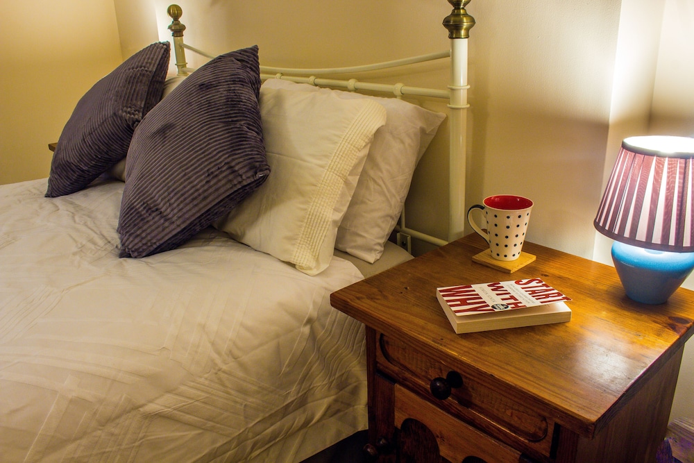 Hillbrook House Apartment 9 view 4