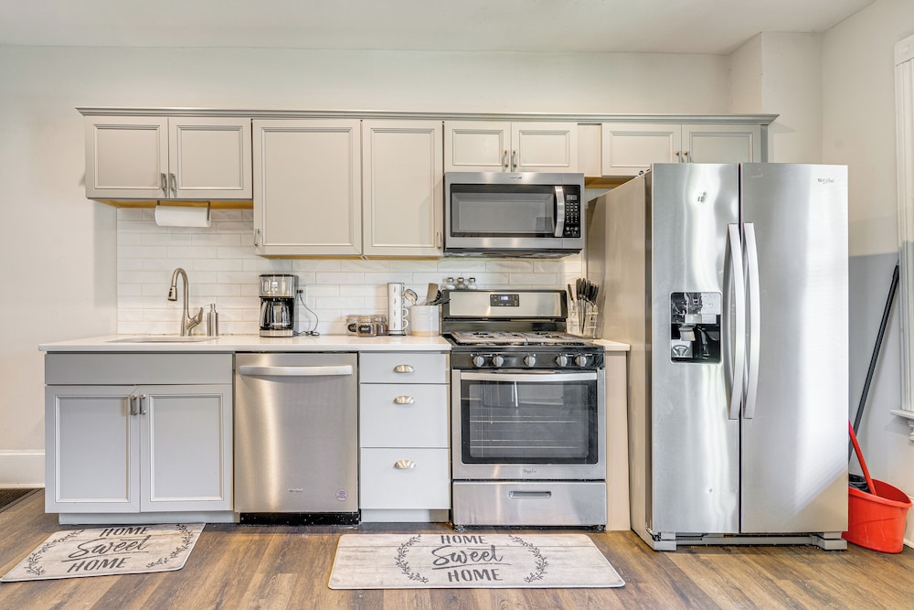 Shop & Dine: Central Stroudsburg Townhome!