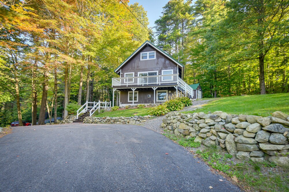 Gilford Getaway w/ Mountain Views & Fire Pit!