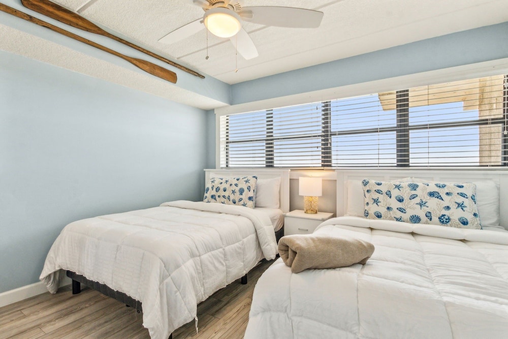 663 Amelia By The Sea 2 Bedroom Condo