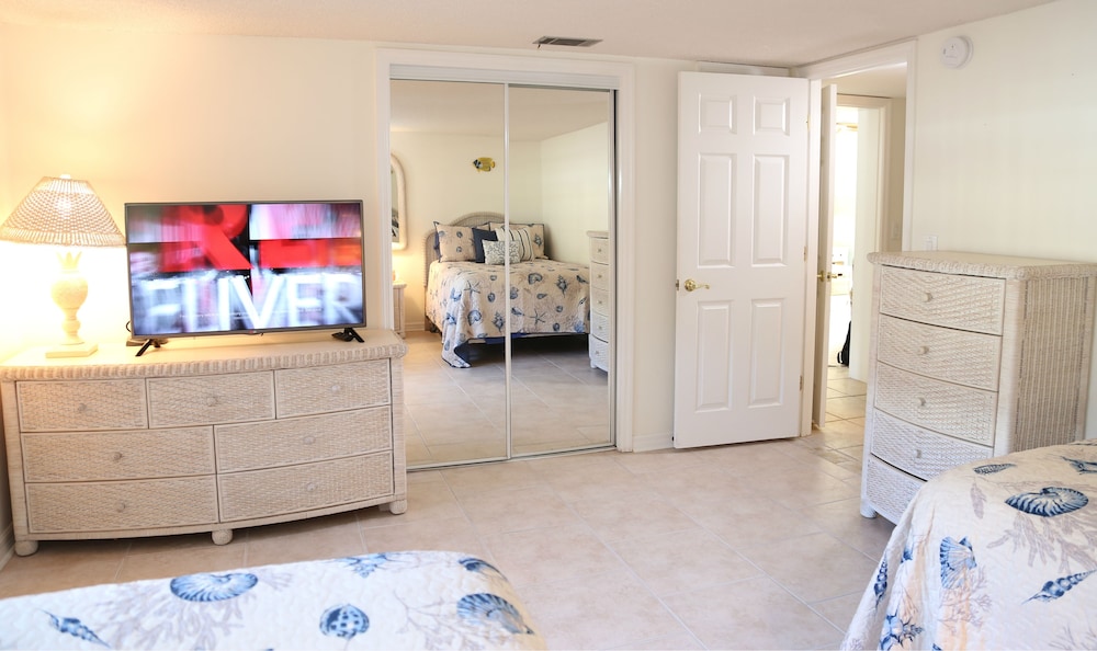 Cocoa Beach Club by Happy Palm Stays