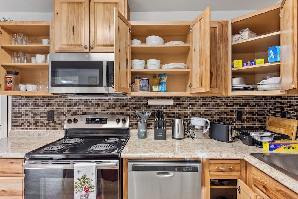 Parkside Escape Oasis in Bellevue fully fenced