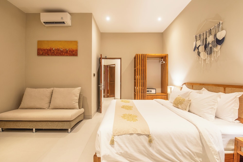 4 Bd Seminyak Retreat, Rice Fields 4 Mins to Beach