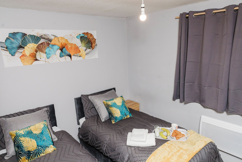 Corby-2 Bedroom-1bathroom-parking - Upto 5 Guests view 4