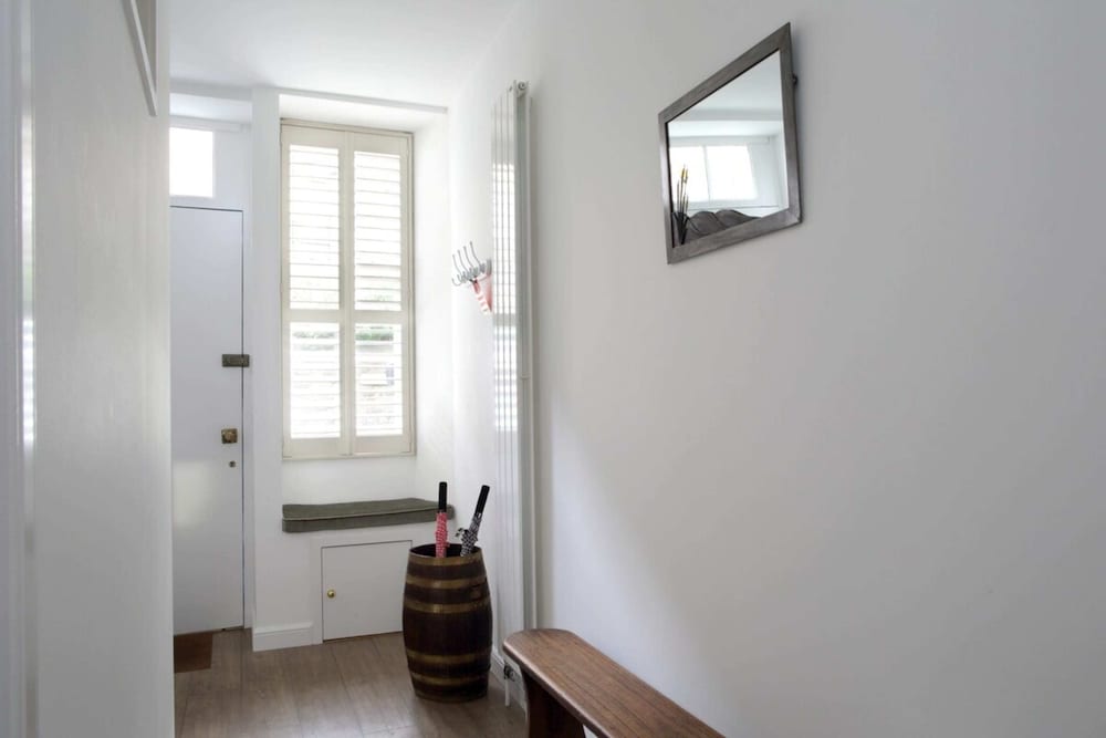 Quiet Ground Floor Mews Flat and Parking