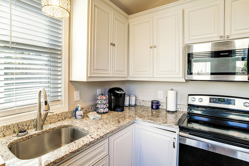 Lake Murray Retreat w/ Fishing Dock, Near Marinas!