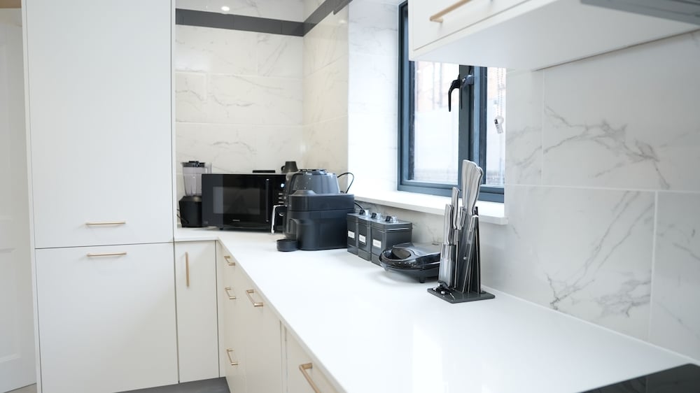 Charming London House - Sleeps 4 & Outdoor Space
