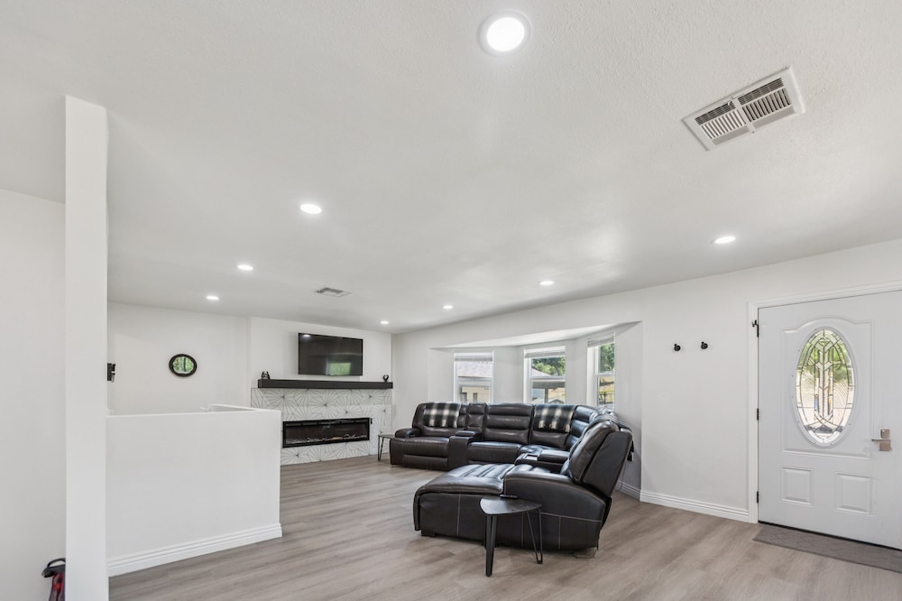 Desert Mountain Escape With Private Hot Tub 5 Bedroom Home